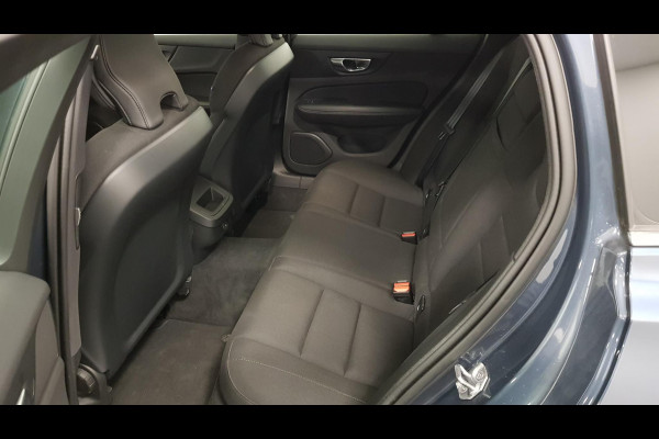 Volvo V60 2.0 B4 197 pk Automaat Momentum Pro Navigatie Climate control Adaptive cruise Control Led DAB Electrisch bedienbare achterklep Parkeer sensoren