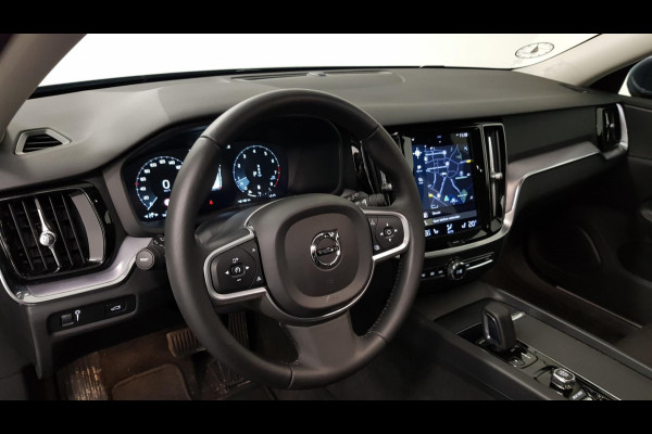 Volvo V60 2.0 B4 197 pk Automaat Momentum Pro Navigatie Climate control Adaptive cruise Control Led DAB Electrisch bedienbare achterklep Parkeer sensoren