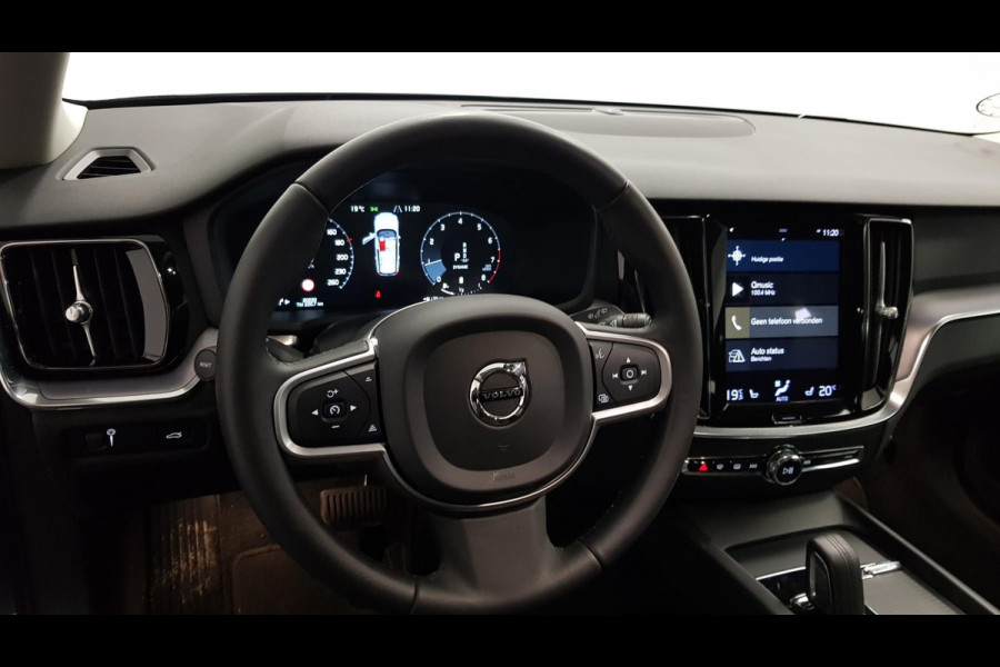 Volvo V60 2.0 B4 197 pk Automaat Momentum Pro Navigatie Climate control Adaptive cruise Control Led DAB Electrisch bedienbare achterklep Parkeer sensoren