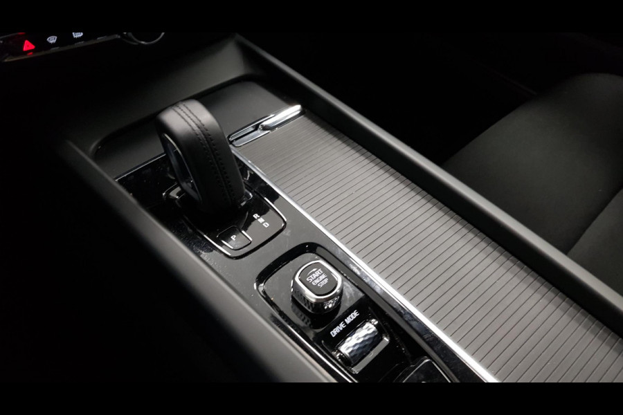 Volvo V60 2.0 B4 197 pk Automaat Momentum Pro Navigatie Climate control Adaptive cruise Control Led DAB Electrisch bedienbare achterklep Parkeer sensoren