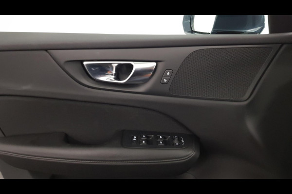 Volvo V60 2.0 B4 197 pk Automaat Momentum Pro Navigatie Climate control Adaptive cruise Control Led DAB Electrisch bedienbare achterklep Parkeer sensoren