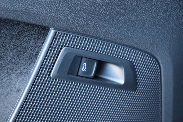 Škoda Kodiaq 1.5 TSI Sportline Business org.NL schuifdak stuur+stoelverw. el.klep camera canton