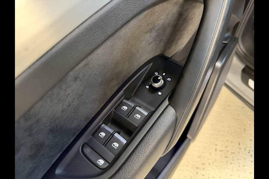 Audi Q5 50 TFSI e quattro 2x S-line | Quantum Grey | Elektr. trekhaak | Sfeerverlichting | Camera | Full LED | 20''