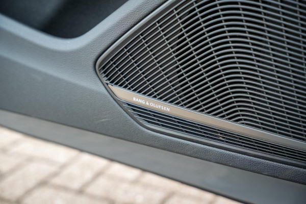 Audi A4 Avant 2.9 TFSI RS 4 quattro Panoramadak Keramisch B&O Leer Cruise Camera CarPlay