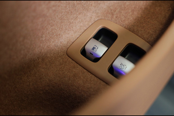 Mercedes-Benz E-Klasse 400 e 4MATIC AMG 53 Look / Hyperscreen / Massage / Burmester / Head Up / Luchtvering / Leder / Pano / 20 In