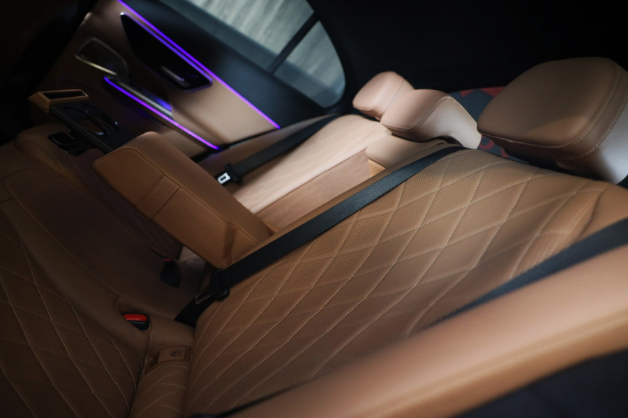 Mercedes-Benz E-Klasse 400 e 4MATIC AMG 53 Look / Hyperscreen / Massage / Burmester / Head Up / Luchtvering / Leder / Pano / 20 In