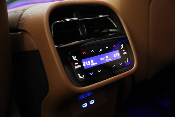 Mercedes-Benz E-Klasse 400 e 4MATIC AMG 53 Look / Hyperscreen / Massage / Burmester / Head Up / Luchtvering / Leder / Pano / 20 In