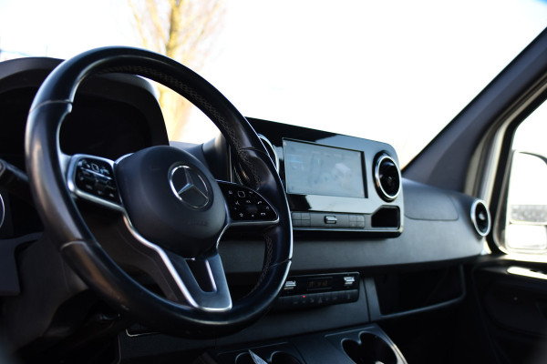Mercedes-Benz Sprinter 319 V6 3.0 CDI L2H2 DC PB Edition 360 Camera, Adaptieve Cruise, Carplay, 10,5'' Mbux, LED, Standkachel, Stoelverwarming, Multimedia, Uniek!