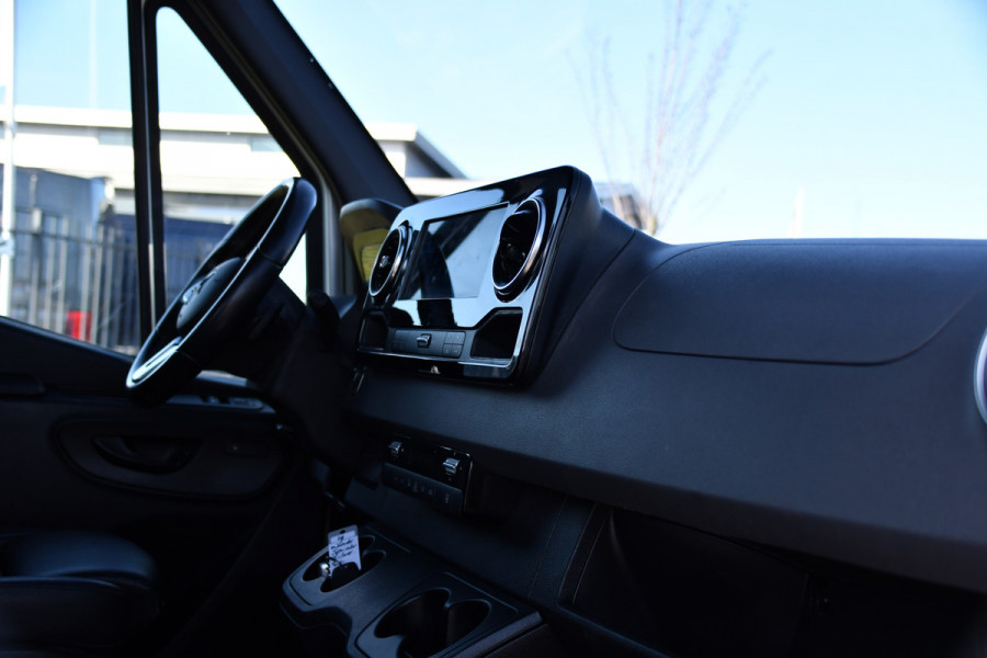 Mercedes-Benz Sprinter 319 V6 3.0 CDI L2H2 DC PB Edition 360 Camera, Adaptieve Cruise, Carplay, 10,5'' Mbux, LED, Standkachel, Stoelverwarming, Multimedia, Uniek!