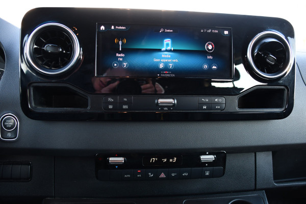 Mercedes-Benz Sprinter 319 V6 3.0 CDI L2H2 DC PB Edition 360 Camera, Adaptieve Cruise, Carplay, 10,5'' Mbux, LED, Standkachel, Stoelverwarming, Multimedia, Uniek!