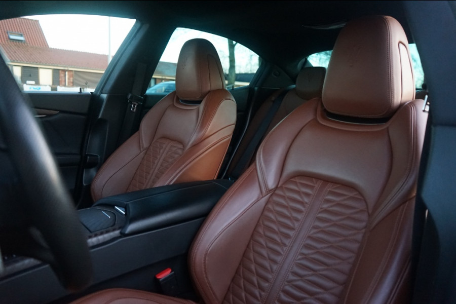 Maserati Ghibli 2.0 MHEV GranSport GT 330PK Pano/B&W/21"/Sport-seats/Full-Nero