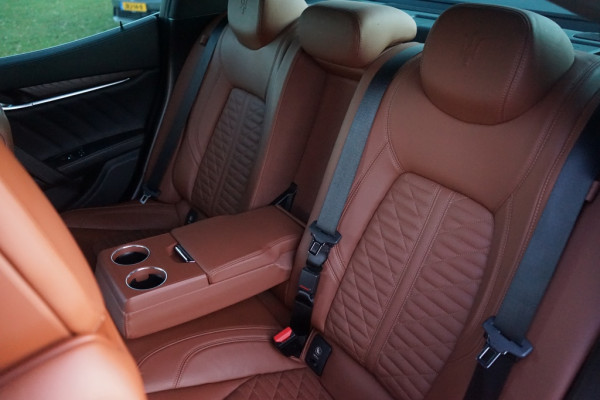 Maserati Ghibli 2.0 MHEV GranSport GT 330PK Pano/B&W/21"/Sport-seats/Full-Nero