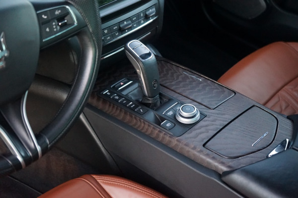 Maserati Ghibli 2.0 MHEV GranSport GT 330PK Pano/B&W/21"/Sport-seats/Full-Nero