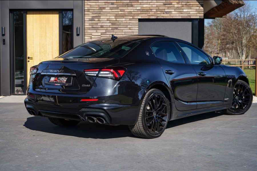 Maserati Ghibli 2.0 MHEV GranSport GT 330PK Pano/B&W/21"/Sport-seats/Full-Nero