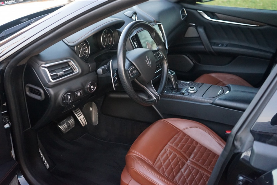 Maserati Ghibli 2.0 MHEV GranSport GT 330PK Pano/B&W/21"/Sport-seats/Full-Nero