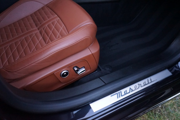 Maserati Ghibli 2.0 MHEV GranSport GT 330PK Pano/B&W/21"/Sport-seats/Full-Nero