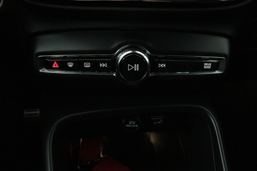 Volvo XC40 1.5 T3 Inscription (PANORAMADAK, H&K AUDIO, CAMERA, STOEL/STUUR VERWARMING, ELEKTR STOELEN, NAVIGATIE, CRUISE CONTROL)