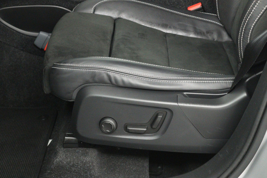 Volvo XC40 1.5 T3 Inscription (PANORAMADAK, H&K AUDIO, CAMERA, STOEL/STUUR VERWARMING, ELEKTR STOELEN, NAVIGATIE, CRUISE CONTROL)