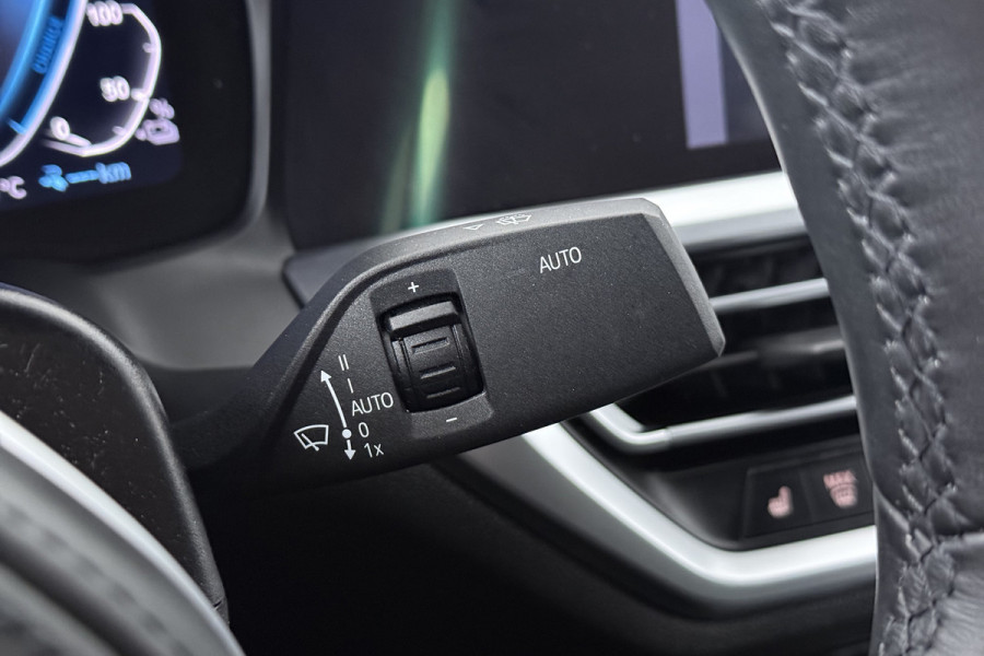 BMW 3-serie 330e eDrive Edition M Sport (HARMAN/KARDON, M-PAKKET, STOELVERWAMRING, DEALER ONDERHOUDEN)