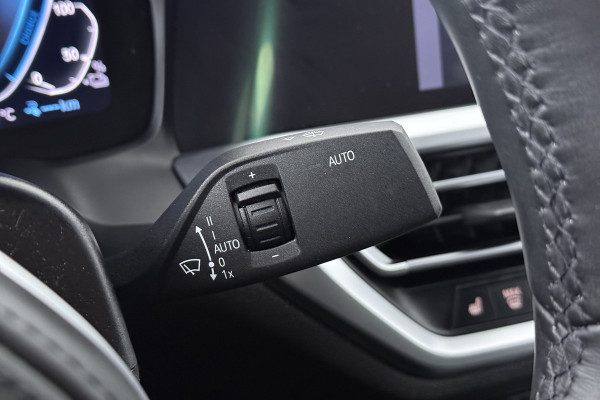 BMW 3-serie 330e eDrive Edition M Sport (HARMAN/KARDON, M-PAKKET, STOELVERWAMRING, DEALER ONDERHOUDEN)