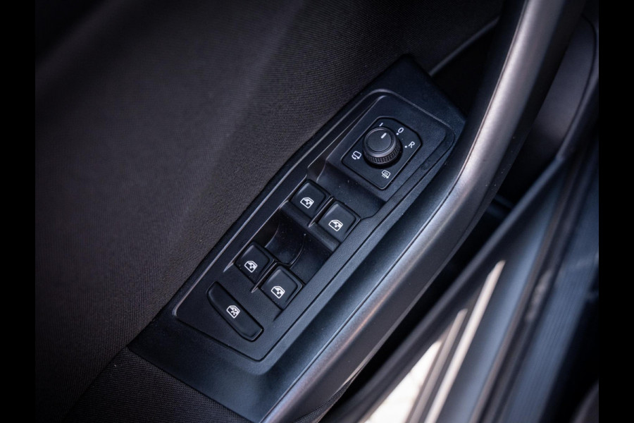Volkswagen T-Roc 1.5 TSI Life - ACC l Apple Cplay l Camera l Navigatie