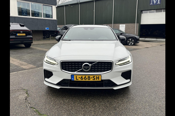 Volvo V60 2.0 T8 Twin Engine AWD R-Design FULL OPTIONS| BOWERS & WILKINS | PANO| ELEK. TREKHAAK| STOELVERWARMING+ VENTILATIE | ACHTERBANK VERWARMD| MEMORY STOELEN| NAPPALEDER| HEAD-UP| DODE HOEK|