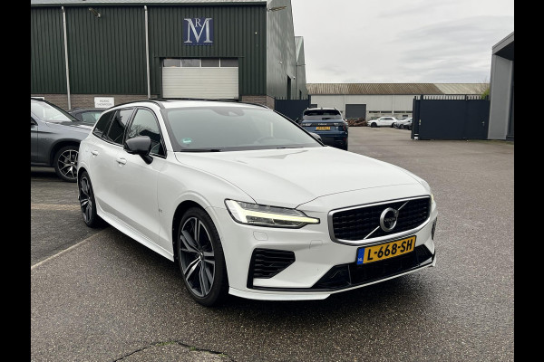 Volvo V60 2.0 T8 Twin Engine AWD R-Design FULL OPTIONS| BOWERS & WILKINS | PANO| ELEK. TREKHAAK| STOELVERWARMING+ VENTILATIE | ACHTERBANK VERWARMD| MEMORY STOELEN| NAPPALEDER| HEAD-UP| DODE HOEK|