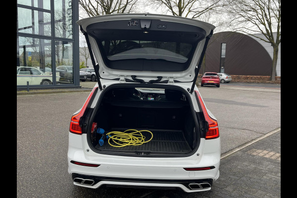 Volvo V60 2.0 T8 Twin Engine AWD R-Design FULL OPTIONS| BOWERS & WILKINS | PANO| ELEK. TREKHAAK| STOELVERWARMING+ VENTILATIE | ACHTERBANK VERWARMD| MEMORY STOELEN| NAPPALEDER| HEAD-UP| DODE HOEK|