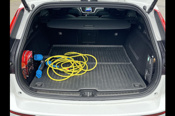 Volvo V60 2.0 T8 Twin Engine AWD R-Design FULL OPTIONS| BOWERS & WILKINS | PANO| ELEK. TREKHAAK| STOELVERWARMING+ VENTILATIE | ACHTERBANK VERWARMD| MEMORY STOELEN| NAPPALEDER| HEAD-UP| DODE HOEK|