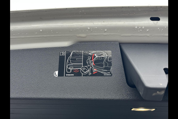 Volvo V60 2.0 T8 Twin Engine AWD R-Design FULL OPTIONS| BOWERS & WILKINS | PANO| ELEK. TREKHAAK| STOELVERWARMING+ VENTILATIE | ACHTERBANK VERWARMD| MEMORY STOELEN| NAPPALEDER| HEAD-UP| DODE HOEK|