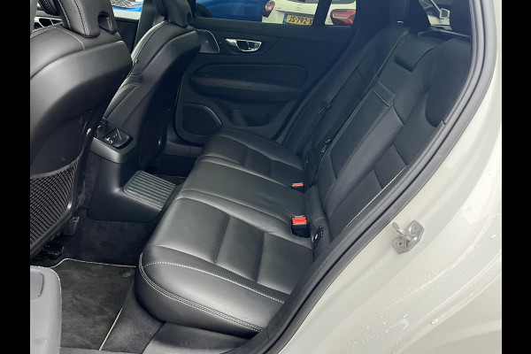 Volvo V60 2.0 T8 Twin Engine AWD R-Design FULL OPTIONS| BOWERS & WILKINS | PANO| ELEK. TREKHAAK| STOELVERWARMING+ VENTILATIE | ACHTERBANK VERWARMD| MEMORY STOELEN| NAPPALEDER| HEAD-UP| DODE HOEK|