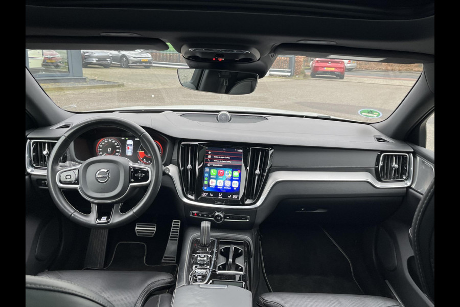 Volvo V60 2.0 T8 Twin Engine AWD R-Design FULL OPTIONS| BOWERS & WILKINS | PANO| ELEK. TREKHAAK| STOELVERWARMING+ VENTILATIE | ACHTERBANK VERWARMD| MEMORY STOELEN| NAPPALEDER| HEAD-UP| DODE HOEK|