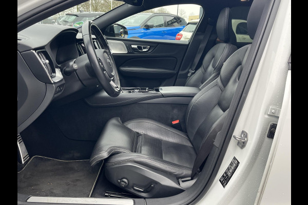 Volvo V60 2.0 T8 Twin Engine AWD R-Design FULL OPTIONS| BOWERS & WILKINS | PANO| ELEK. TREKHAAK| STOELVERWARMING+ VENTILATIE | ACHTERBANK VERWARMD| MEMORY STOELEN| NAPPALEDER| HEAD-UP| DODE HOEK|