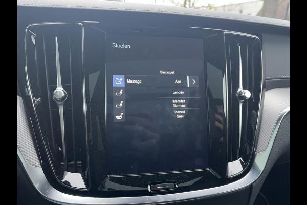 Volvo V60 2.0 T8 Twin Engine AWD R-Design FULL OPTIONS| BOWERS & WILKINS | PANO| ELEK. TREKHAAK| STOELVERWARMING+ VENTILATIE | ACHTERBANK VERWARMD| MEMORY STOELEN| NAPPALEDER| HEAD-UP| DODE HOEK|