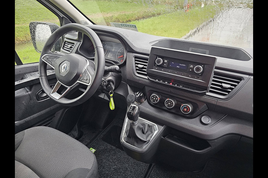 Renault Trafic 2.0 dCi 150 L2H1 2x zijdeur, automaat, airco, navi, camera, pdc, trekhaak