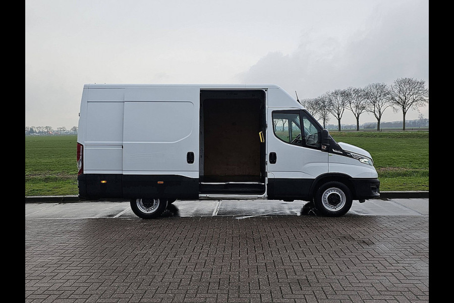 Iveco Daily 35S14V 2.3 352 L3H2 ac automaat EURO6 LED trekhaak 3500 kg
