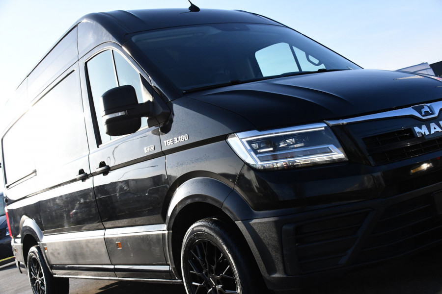 MAN TGE 3.180 35 2.0 L3H3 4x4 Black Edition Cruise, Camera, Carplay, LED, Stoelverwarming, Leder, Trekhaak, Multimedia, Stuurverwarming, Uniek!