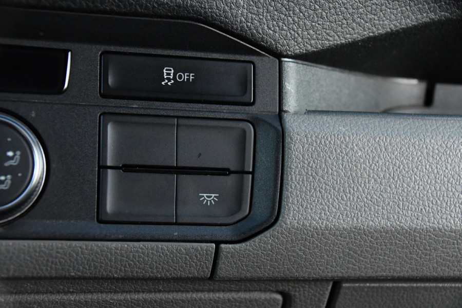 MAN TGE 3.180 35 2.0 L3H3 4x4 Black Edition Cruise, Camera, Carplay, LED, Stoelverwarming, Leder, Trekhaak, Multimedia, Stuurverwarming, Uniek!