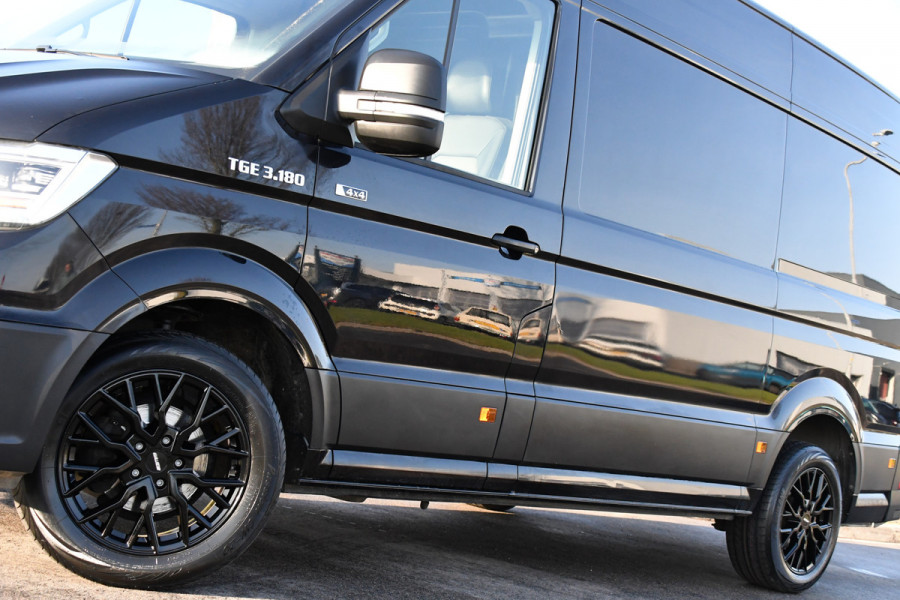 MAN TGE 3.180 35 2.0 L3H3 4x4 Black Edition Cruise, Camera, Carplay, LED, Stoelverwarming, Leder, Trekhaak, Multimedia, Stuurverwarming, Uniek!