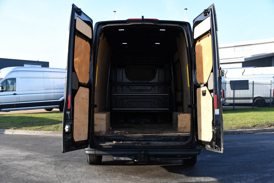 MAN TGE 3.180 35 2.0 L3H3 4x4 Black Edition Cruise, Camera, Carplay, LED, Stoelverwarming, Leder, Trekhaak, Multimedia, Stuurverwarming, Uniek!