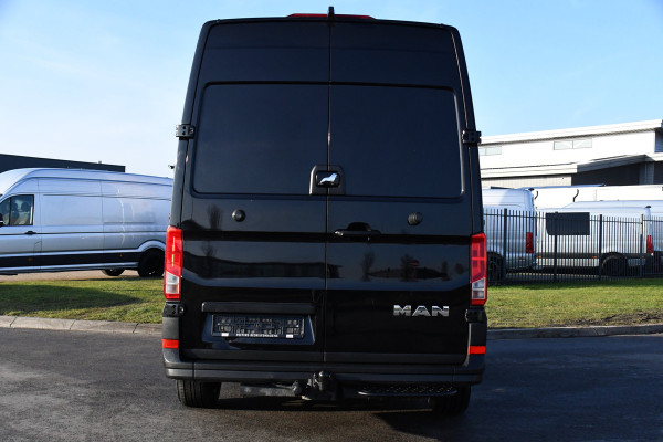 MAN TGE 3.180 35 2.0 L3H3 4x4 Black Edition Cruise, Camera, Carplay, LED, Stoelverwarming, Leder, Trekhaak, Multimedia, Stuurverwarming, Uniek!