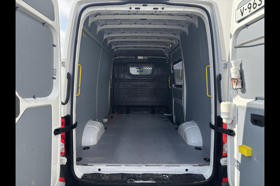 Volkswagen Crafter 35 2.0 TDI L3H3*A/C*CRUISE*HAAK*CAM*TEL*3000KG TRG