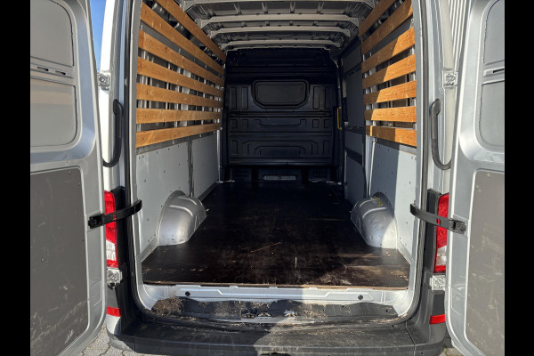Volkswagen Crafter 35 2.0 TDI L3H3*A/C*CRUISE*NAV*HAAK*CAMERA*3500KG*