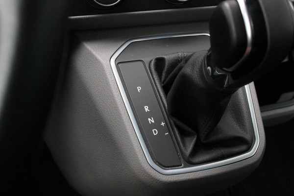 Volkswagen Transporter 2.0 TDI L2H1 150PK BULLI DC DUBBEL CABINE / LEIGHTONVANS BODYKIT / FULL OPTINS / LEDER / FULL BLACK / APPLE