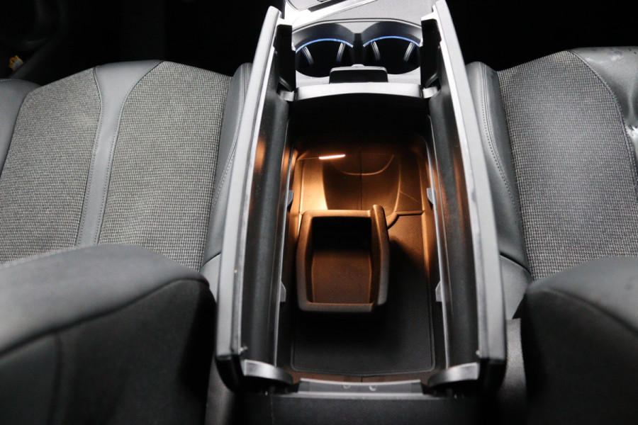 Peugeot 5008 1.2*CARPLAY*CRUISE*NAVI*CAM*7PERS.*HAAK*SPORT STOE