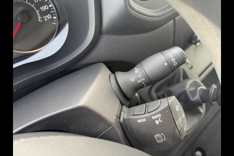 Renault Master 2.3d 135 L2H2*3-ZITS*A/C*CRUISE*NAVI*HAAK*CAMERA*