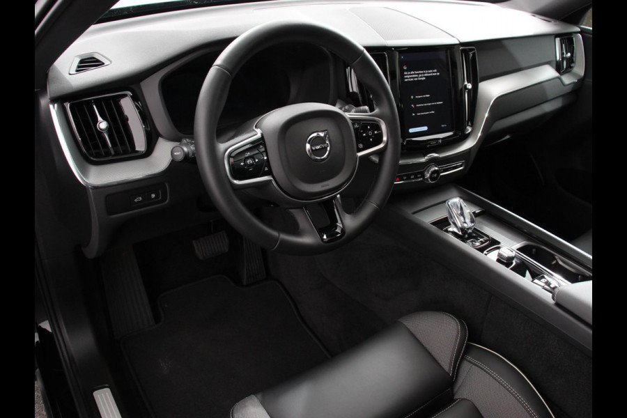 Volvo XC60 2.0 T6 Plug-in hybrid AWD Plus Black Edition Climate control | Adaptieve cruise control | Panorama dak | Stoel verwarming | Stuur verwarming | Navigatie | Camera | LED | Apple Carplay/ Android Auto