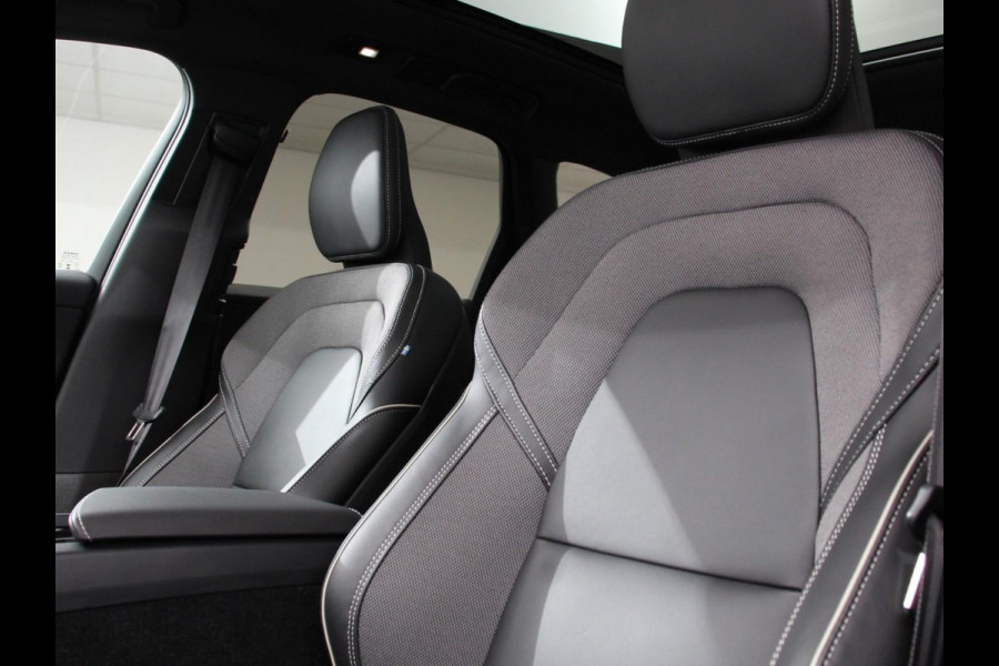 Volvo XC60 2.0 T6 Plug-in hybrid AWD Plus Black Edition Climate control | Adaptieve cruise control | Panorama dak | Stoel verwarming | Stuur verwarming | Navigatie | Camera | LED | Apple Carplay/ Android Auto