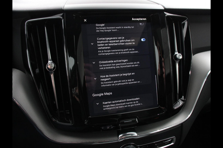 Volvo XC60 2.0 T6 Plug-in hybrid AWD Plus Black Edition Climate control | Adaptieve cruise control | Panorama dak | Stoel verwarming | Stuur verwarming | Navigatie | Camera | LED | Apple Carplay/ Android Auto