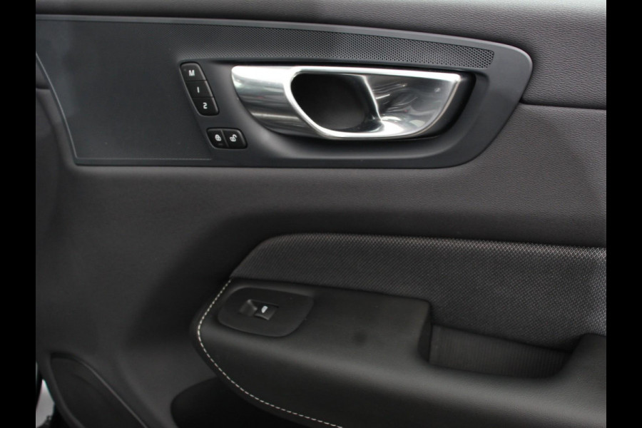 Volvo XC60 2.0 T6 Plug-in hybrid AWD Plus Black Edition Climate control | Adaptieve cruise control | Panorama dak | Stoel verwarming | Stuur verwarming | Navigatie | Camera | LED | Apple Carplay/ Android Auto